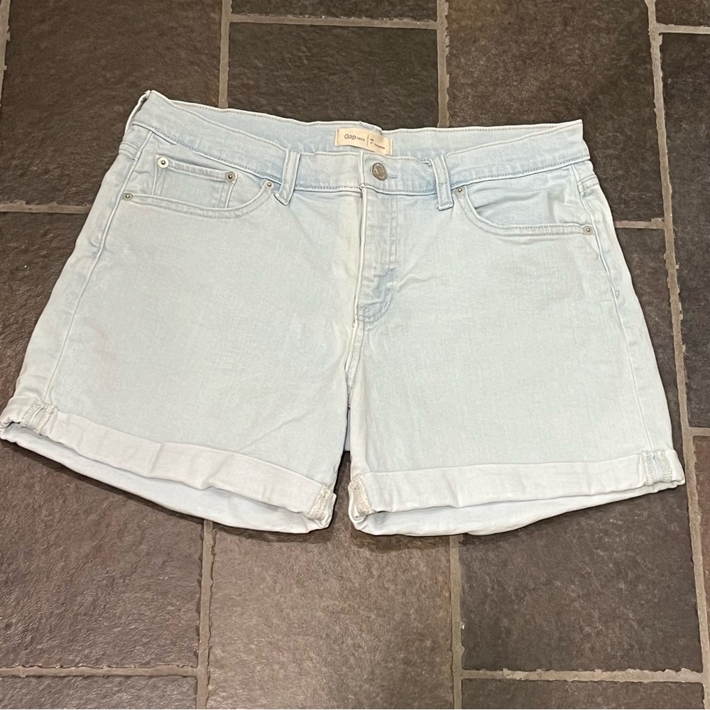 GAP 5" jean shorts, size 30